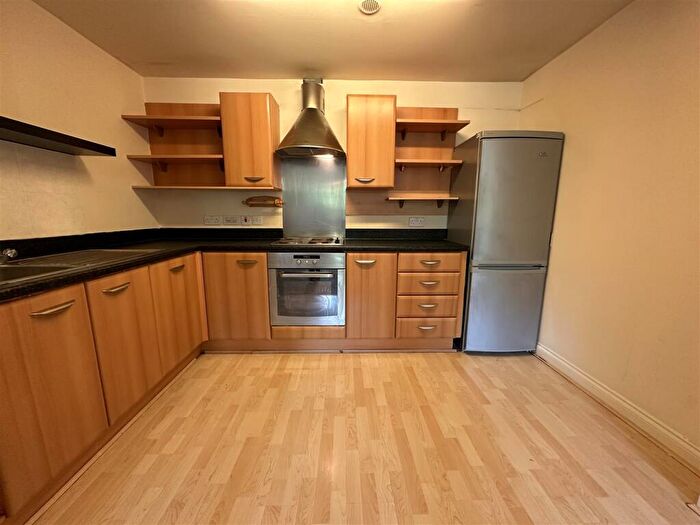 2 Bedroom Apartment To Rent In Regent Court, Albert Promenade, Halifax, HX3