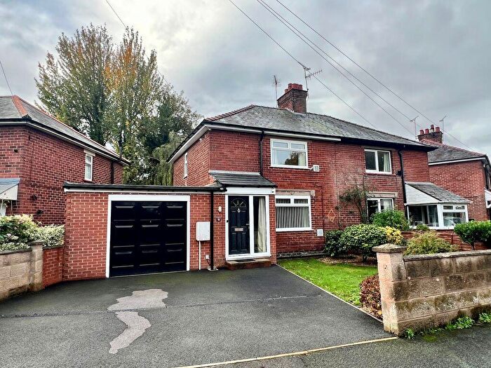 3 Bedroom Semi-Detached House For Sale In Belvedere Drive, Wrexham, LL11