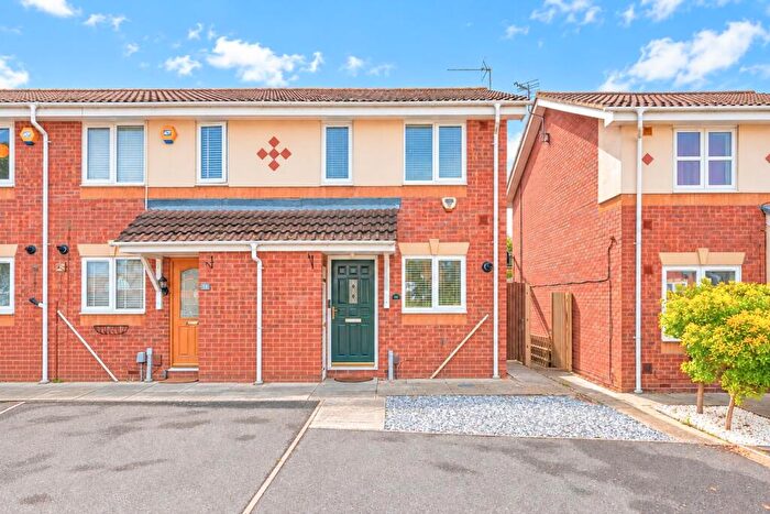 2 Bedroom End Of Terrace House For Sale In Philbye Mews, Slough, SL1