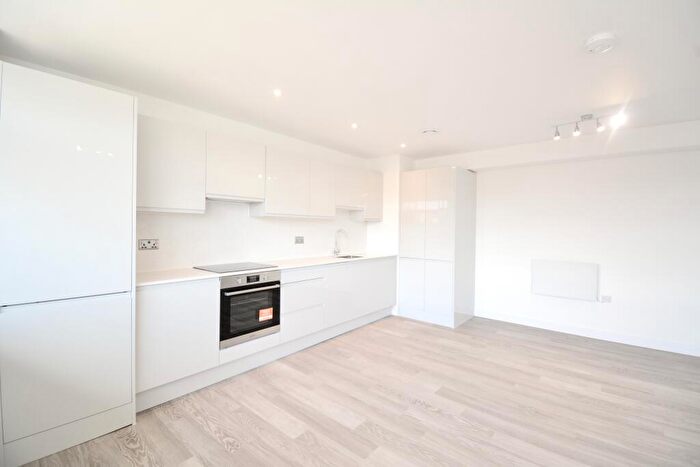 1 Bedroom Flat To Rent In High Street, Rayleigh, Essex, SS6