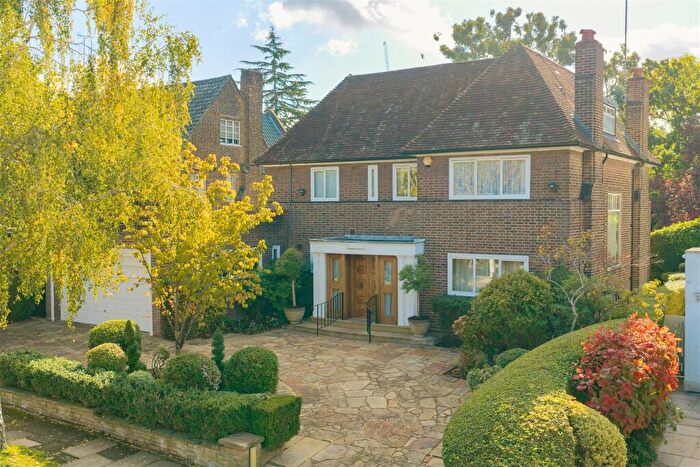 5 Bedroom Detached House For Sale In Neville Drive, N2