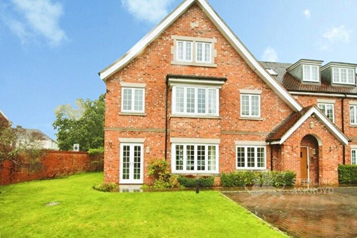 2 Bedroom Apartment To Rent In Camphill Road, West Byfleet, Surrey, KT14