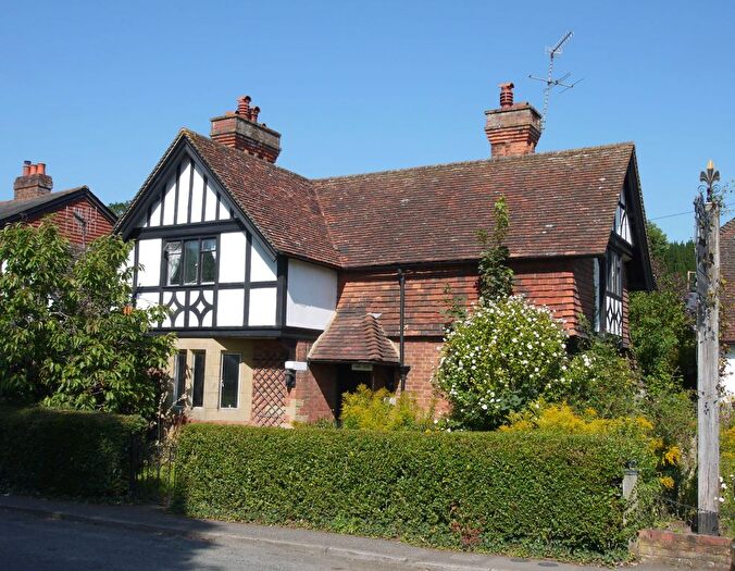 3 Bedroom Semi-Detached House For Sale In The Green, Leigh, Tonbridge, TN11