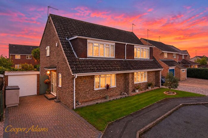 3 Bedroom Semi-Detached House For Sale In Lavinia Way, East Preston, BN16