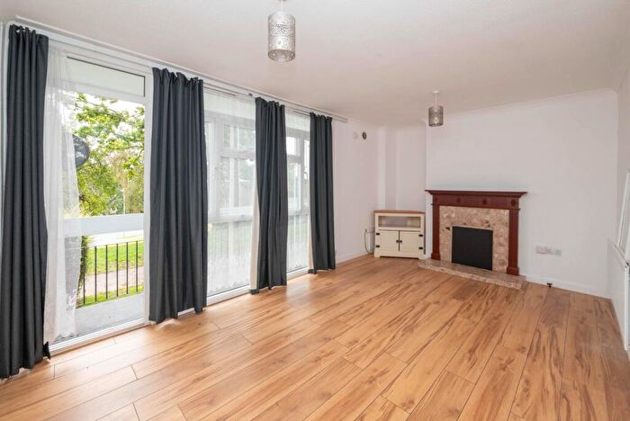 2 Bedroom Apartment For Sale In Jesuit Close, Canterbury, CT2