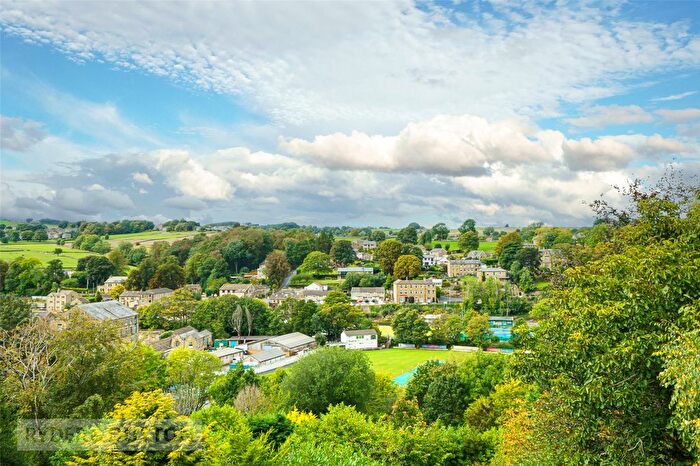 2 Bedroom End Of Terrace House For Sale In Miry Lane, Thongsbridge, Holmfirth, West Yorkshire, HD9
