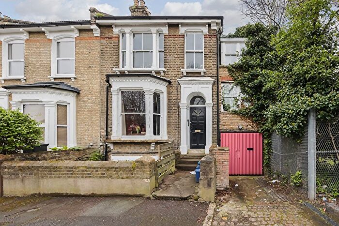 1 Bedroom Flat To Rent In Charnock Road, Clapton, Hackney, London, E5