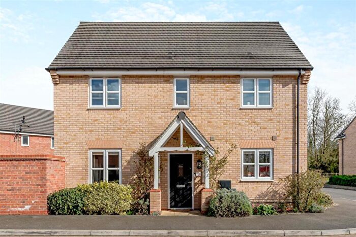 3 Bedroom Detached House For Sale In Swift Gardens, Southam, CV47