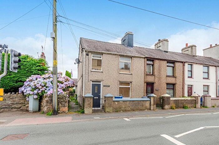 3 Bedroom End Of Terrace House For Sale In Llanrug, Caernarfon, Gwynedd, LL55