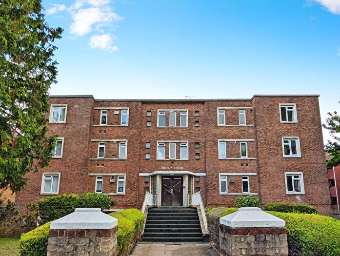 1 Bedroom Studio To Rent In Hill Lane, Queens Court Hill Lane, SO15