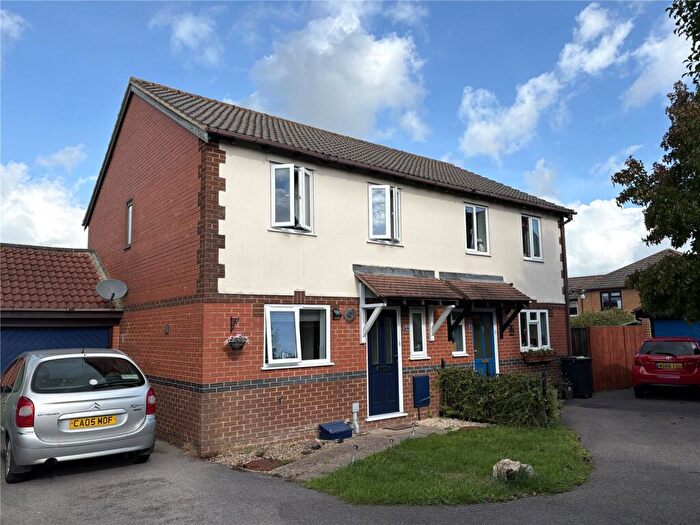 3 Bedroom Semi-Detached House To Rent In Deane Avenue, Gillingham, Dorset, SP8