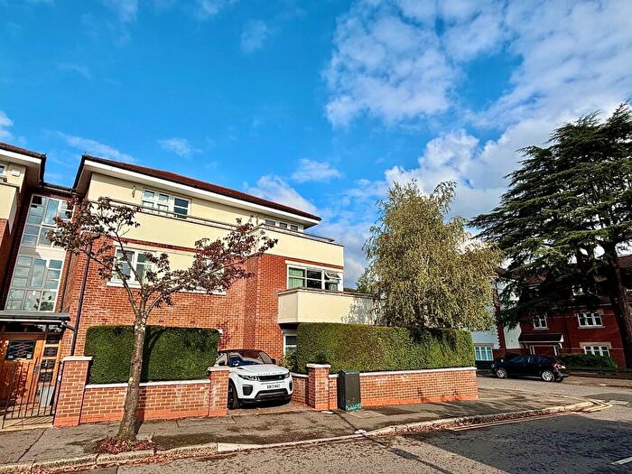 2 Bedroom Flat To Rent In The Avenue, Wanstead, E11