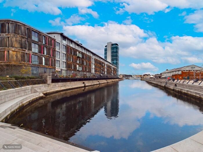 2 Bedroom Flat For Sale In Dock Head Road, Chatham, ME4