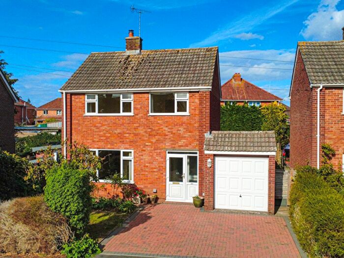 3 Bedroom Detached House For Sale In Bloomfield Close, Taunton, Somerset - No Chain!, TA1