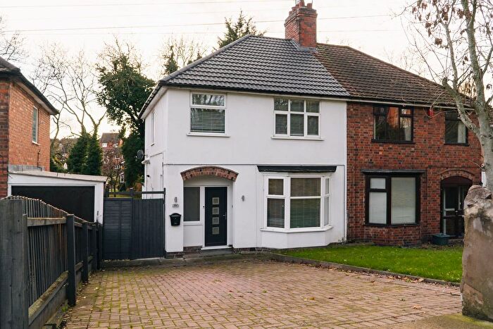3 Bedroom Semi-Detached House For Sale In Groby Road, Leicester, LE3