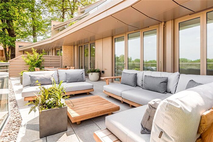 2 Bedroom Flat For Sale In The Pavillion, Sunningdale Park, Larch Avenue, Sunningdale, Berkshire, SL5