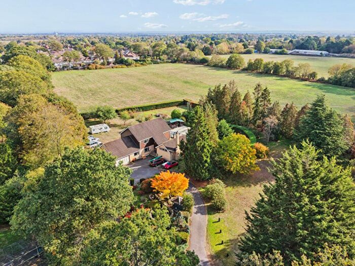 5 Bedroom Detached House For Sale In Pinewood Road, Iver Heath, SL0