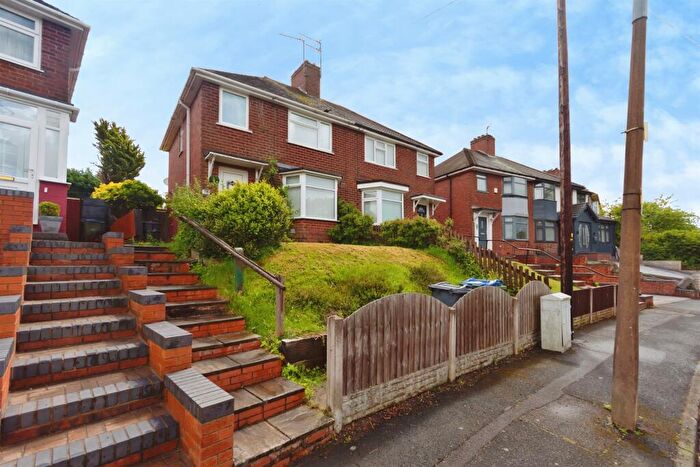 3 Bedroom Semi-Detached House For Sale In Trinder Road, Smethwick, B67