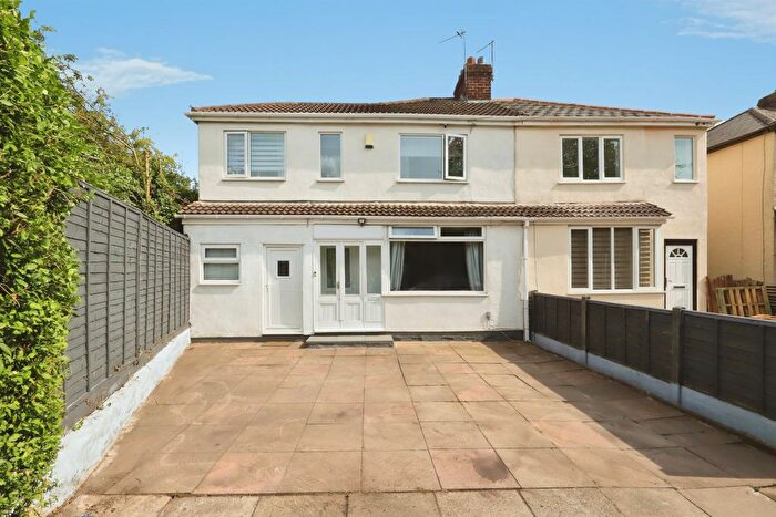 3 Bedroom Semi-Detached House For Sale In Lucknow Road, Short Heath, Willenhall, WV12