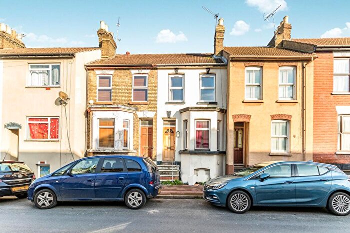 3 Bedroom Terraced House To Rent In Thorold Road, Chatham, Kent, ME5