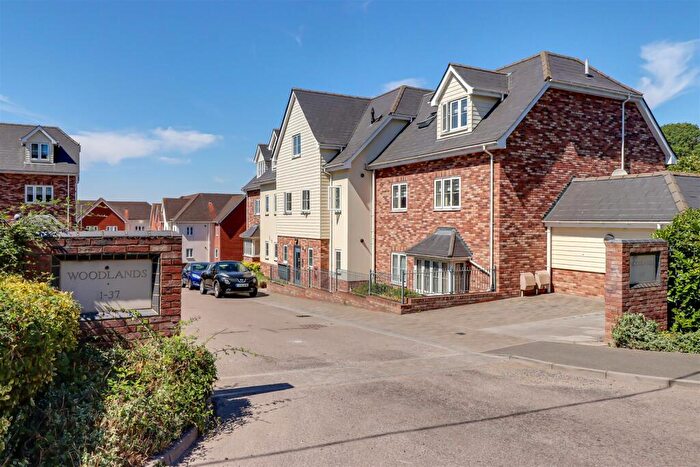 2 Bedroom Flat For Sale In Catherine Road, Benfleet, SS7