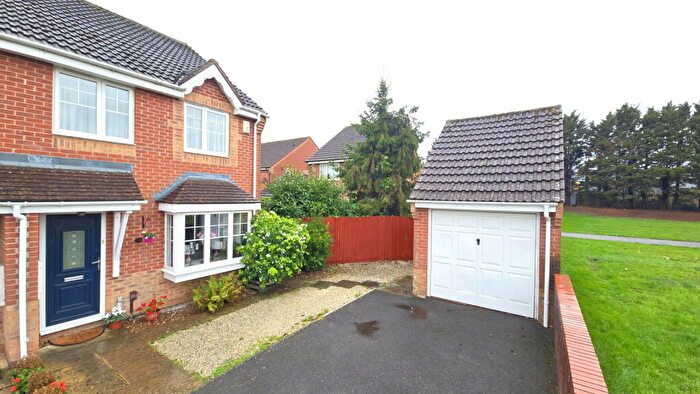 3 Bedroom Semi-Detached House For Sale In The Halters, Newbury, RG14