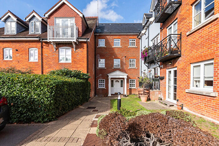 1 Bedroom Apartment For Sale In Horsham Road, Dorking, RH4