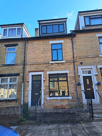 4 Bedroom Terraced House For Sale In Retford Place, Bradford, BD7