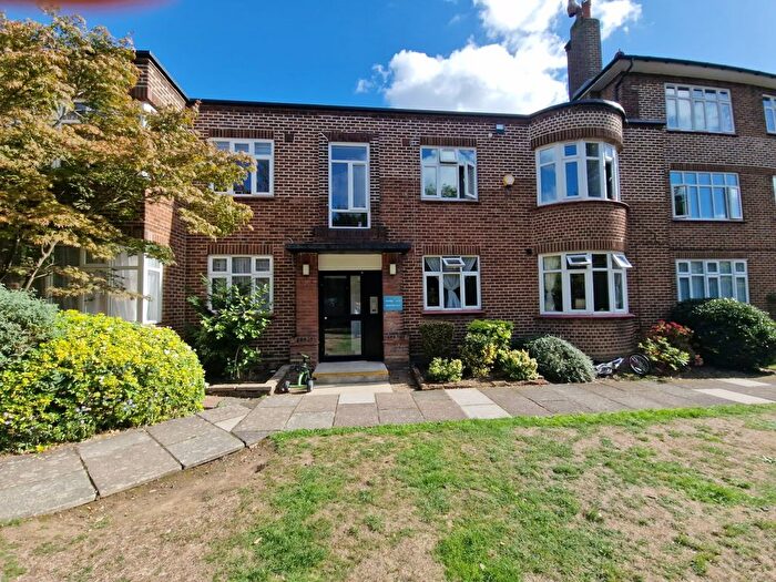 2 Bedroom Flat To Rent In Canons Park Close, HA8