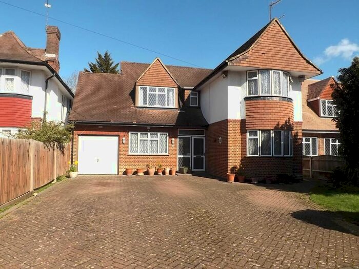 4 Bedroom Detached House For Sale In Dorset Drive, Edgware, HA8