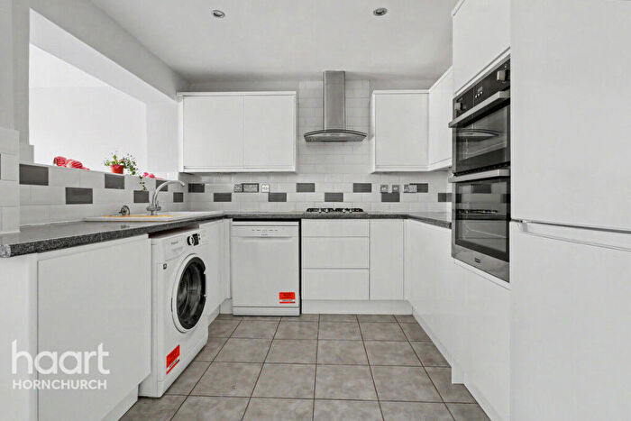 3 Bedroom End Of Terrace House For Sale In Cormorant Walk, Hornchurch, RM12