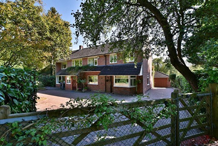 4 Bedroom Detached House For Sale In Collinswood Road, Farnham Common, SL2