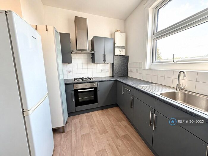 4 Bedroom Flat To Rent In Colney Hatch Lane, London, N10