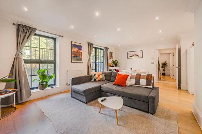 2 Bedroom Flat For Sale In Lough Road, Islington, N7