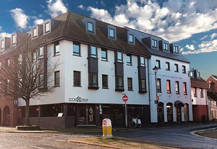 2 Bedroom Flat For Sale In Christchurch Town Centre, BH23