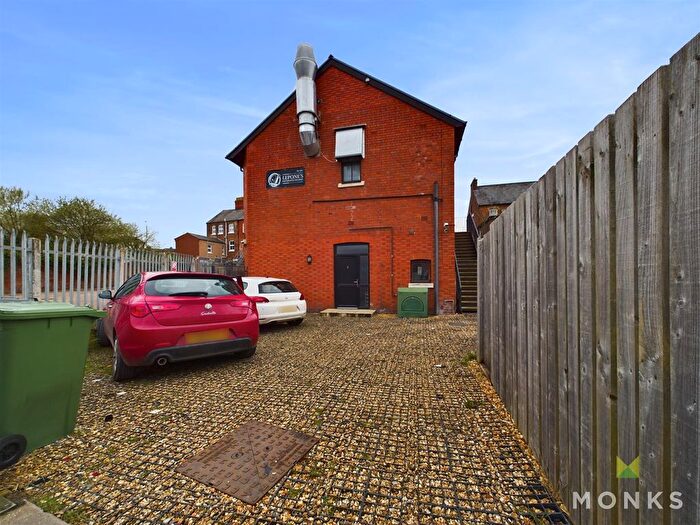 2 Bedroom Flat For Sale In Oswald Road, Oswestry, SY11