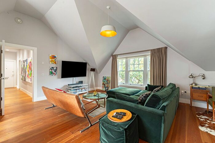 1 Bedroom Flat To Rent In Foundry Mews, London, SW13