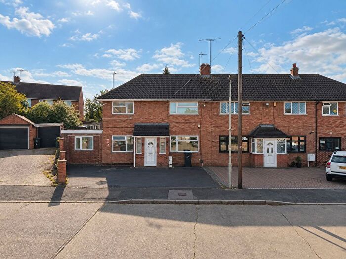 4 Bedroom Semi-Detached House For Sale In Springway Close, Leicester, LE5