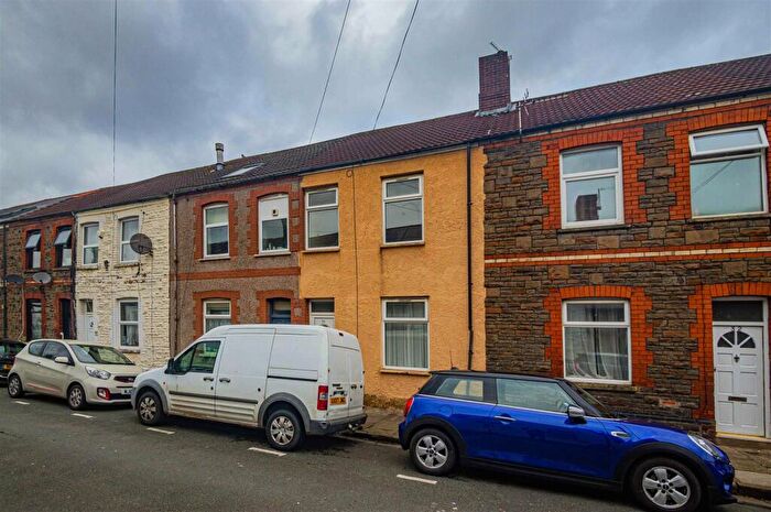 4 Bedroom Private Hall To Rent In Minny Street, Cathays, CF24