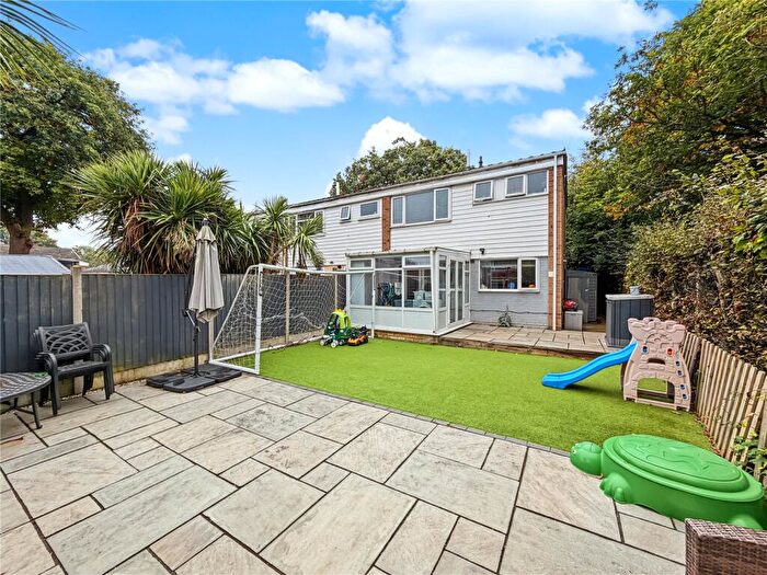 3 Bedroom End Of Terrace House For Sale In Rycaut Close, Rainham, Kent, ME8