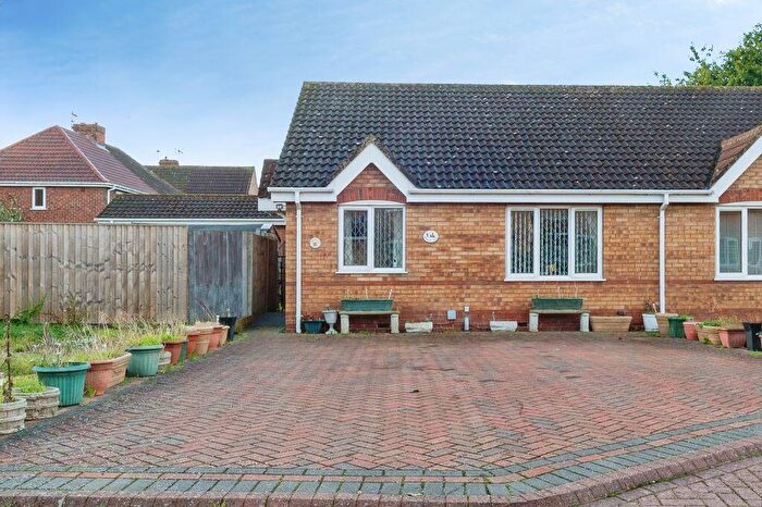 2 Bedroom Semi-Detached Bungalow For Sale In Meadow Croft, Waltham, DN37