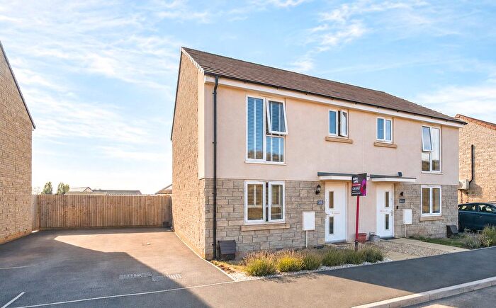 3 Bedroom Semi-Detached House For Sale In Dyer Street, Mead Fields - Open Outlook, BS29