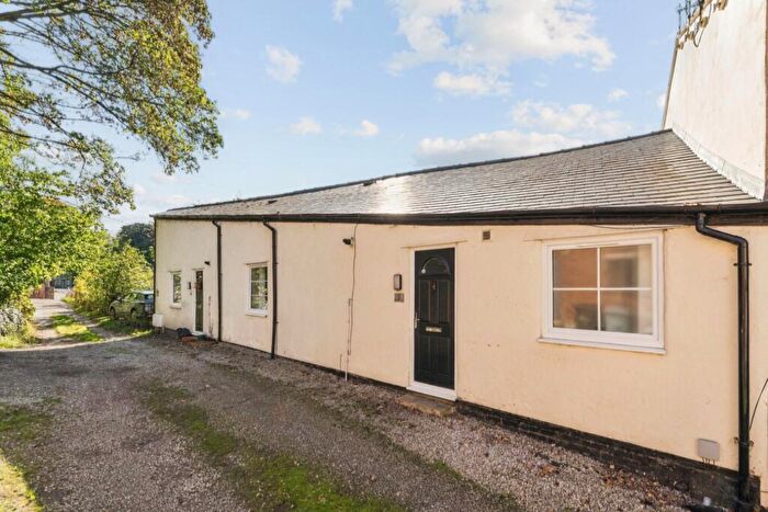 1 Bedroom Flat For Sale In Colehill Bank, Congleton, Cheshire, CW12