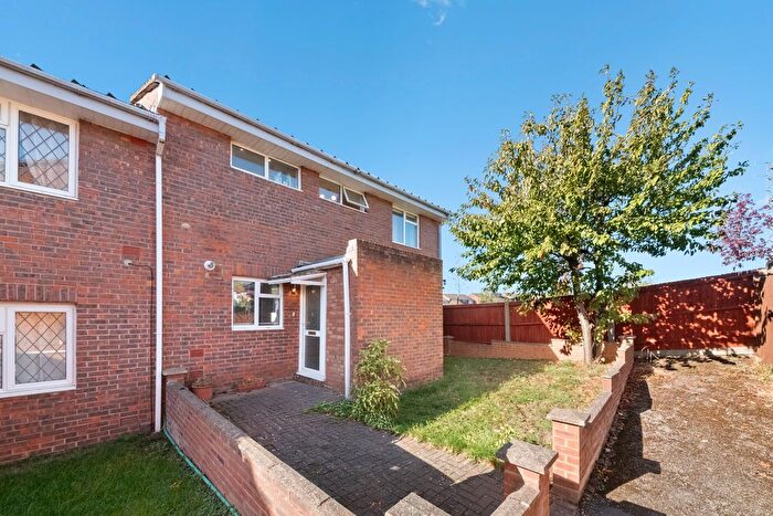 3 Bedroom Semi-Detached House For Sale In Lancaster Road, Northolt, UB5
