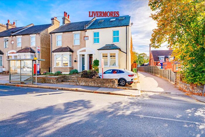 4 Bedroom Semi-Detached House For Sale In East Hill, Dartford, DA1