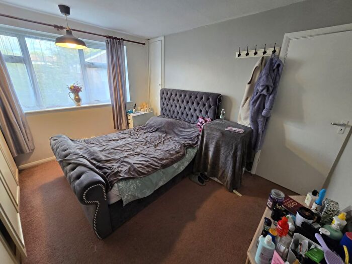 2 Bedroom Flat To Rent In Bramley Close, Southgate, N14