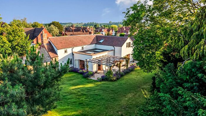 5 Bedroom Detached House To Rent In Eckington, Pershore, WR10