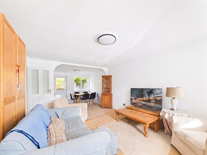 3 Bedroom Semi-Detached House To Rent In Kingsway, Caversham, Reading, Berkshire, RG4