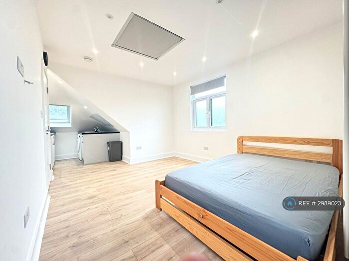 Studio To Rent In Middlesex, Pinner, HA5