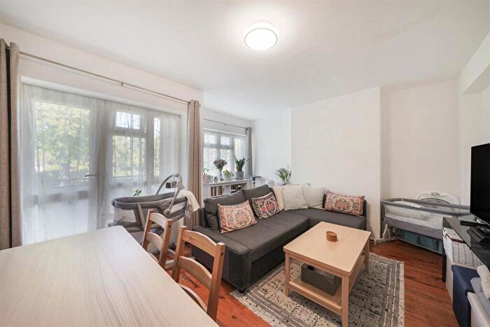 1 Bedroom Apartment For Sale In Gauntlett Court, Wembley, Middlesex, HA0